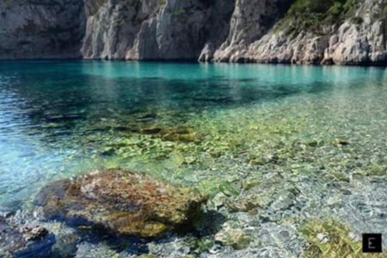 L'ECHO DES FLOTS vue mer Cassis Extérieur photo